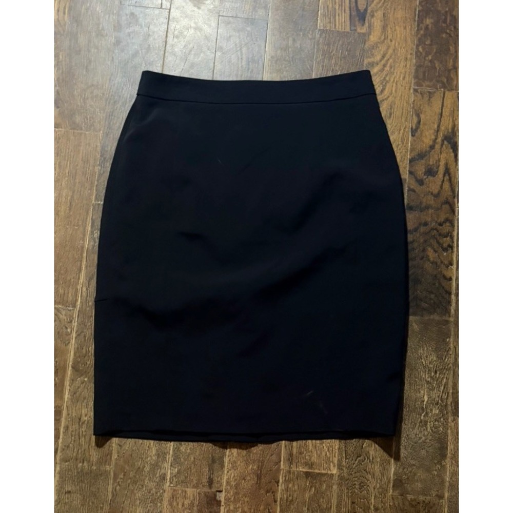 Ann Taylor Knee Length Pencil Skirt in Black Size 8 Wardrobe Essential